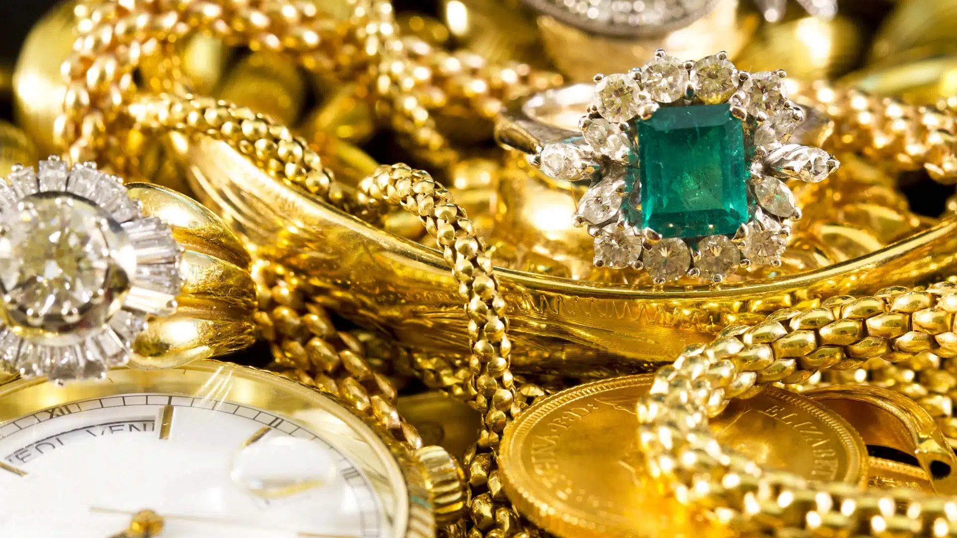 Anelli con smeraldo e brillanti, catene in oro, sterlina con scritta ELIZABETH e quadrante bianco di orologio da tasca